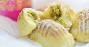 Delicious with a cup of tea or eaten with warm milk like cereal. Z107plgehlqrqm