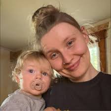 Has anyone done professional 1st birthday pictures that weren't cake  smash?? I need inspo! I'm being a psycho and don't want her having cake  until her party😅😆