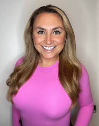 Today's Spectrum News 1 Wisconsin featured Wisconsin photographer is Andrew  Reinders Photography who captured this pretty picture at Clam Lake. 📸🌼