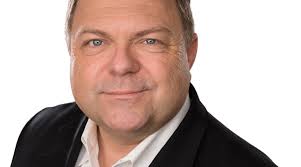 LEAD WITH YOUR UNIQUENESS TO FIND SUCCESS