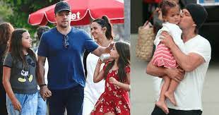 10 hours ago · in an interview with cbs sunday morning to promote his new film stillwater, damon, 50, explained that his kids show no mercy when ranking on dear old dad. Matt Damon Finds Balance Between Giving His Daughters Everything Yet Shielding Them From The Cons Of Being Celebrity Kids