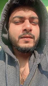 Waiting for the afternoon show to begin.