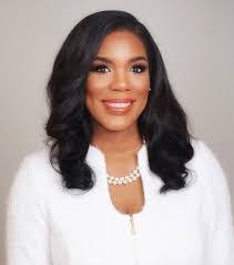 Mavis Henderson's Instagram, Twitter & Facebook