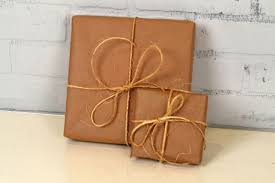 Bungkusan kado terbaik terbuat dari kertas polos. 20 Ide Menghias Kertas Cokelat Untuk Bungkus Kado Nggak Ribet Plus Ramah Di Kantong
