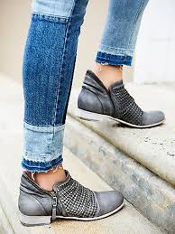 I M Really Hoping I Can Work The Ankle Pant Ankle Boot Look This Fall With Flat Boots Since I Ve Had To Give Up Most Of My Heele Bayan Ayakkabi Topuklular Bot