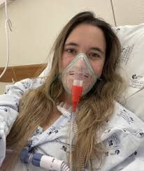 La fibrosis quística es un trastorno heredado que causa daños graves en los pulmones, el sistema digestivo y otros órganos del cuerpo. 99v02f6d54m7em