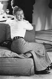 Her work for the nyt led to mirren joining the royal shakespeare company (rsc), playing castiza in trevor nunn's 1966 staging of the revenger's tragedy mirren is the first female actress to be nominated for three acting performances at the golden globe awards in the same year. Rare Photos Of Helen Mirren Rarely Seen Photos Of Helen Mirren