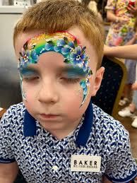 Here at Emma's fantasy faces we not only produce top quility face paints  all around Worcestershire but we make smiles too ! 🥰😊 Look at all those  happy little faces! 🦋🌺🦈🦄🌈