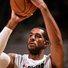 El pívot desvela que sufrió un problema. Report Lamarcus Aldridge And The Spurs Are Finalizing A Contract Buyout Pounding The Rock
