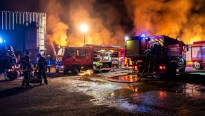 Provided to youtube by wagramincendie · lonepsitoutes les nuits du monde℗ lone et la lune under exclusive license to 3ème bureau / wagram musicreleased on. Video 80 Pompiers De Haute Garonne Mobilises Sur L Incendie D Un Batiment Agricole Au Sud De Toulouse