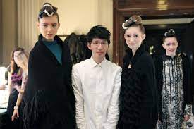 神情古怪的中年男子詹宏志阴魂不散， 让我活在大脑濒临爆裂， 身心严重失调的咨讯燥郁症中， 他阅读书籍的频率太高， 让我不敢在24小漫画屋泡妹妹， 他架设网站的速度太快， 让我想毁了老是当机的win95， è©¹æœ´å€«æ•¦æ™‚è£ç§€è©¹å®å¿—å¥½é©•å‚² Kita We æˆ'å€'