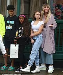 She revealed her boyfriend for the very first time on valentine's day 2021. Heidi Klum S Daughter Leni 16 Gets Real About Her Acne As She Reveals Her Bad Skin On Instagram Daily Mail Online