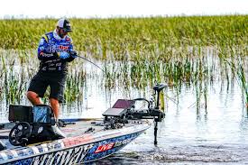 Lester battles crowd