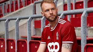 Quelques semaines après avoir annoncé son partenariat avec adidas, le standard de liège dévoile ses maillots domicile et. Standard De Liege Presents Its Jerseys For The 2021 2022 Season Football News 24