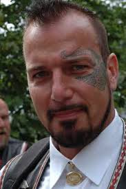 61 män och 1 kvinna, de styr gängen i Stockholms undre värld