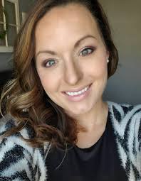 Being an exceptional makeup artist goes beyond just creating stunning  looks. It involves truly comprehending and addressing the unique needs of  each client as soon as they settle into your chair. This