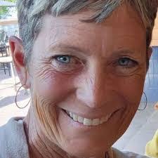 Beth Aune's Instagram, Twitter & Facebook