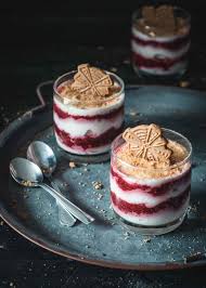 Spekulatius Himbeer Tiramisu Ohne Ei Rezept In 2020 Dessert Weihnachten Himbeer Tiramisu