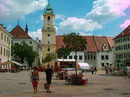 Συνέντευξη τύπου & παρουσίαση της υποψηφιότητας λάρισα πολιτιστική πρωτεύουσα της ευρώπης 2021, στην αίθουσα της αντιπροσωπείας της ευρωπαϊκής επιτροπής. Mpratislaba H Omorfh Prwteyoysa Ths Slobakias