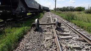 In plus de asta, o serie de trenuri vor fi anulate, iar cele aflate in circulatie vor fi deviate fie prin buzau, fie prin slobozia. 5 Vagoane Ale Unui Tren De MarfÄƒ Au Deraiat La Fetesti Update Galerie Foto Evenimentul Zilei