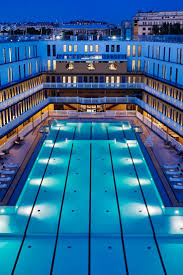 Die Top Spa Hotels Badepalast Der Innenhof Ist Ein Riesiger Pool Ein Spektakel Bei Tag Und Bei Nacht Hotel Molitor Pari Spa Hotel Hotels Wellnessurlaub