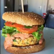Hicken Burger Healthy Essaye Cette Recette Post Training Du Bonheur Tag Un Ami Qui Doit Partager Cette Recette Avec Toi Food Healthy Recipes Burger