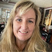 Lori Moses's Instagram, Twitter & Facebook