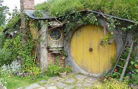 hobbit house designs my kids want one for a play house we got a perfect hill overlooking a pond why not just a ho hobbit house the hobbit unusual homes