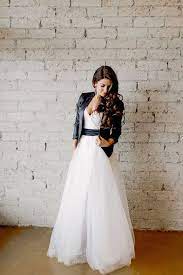29 Non Traditional Fall Wedding Dresses For The Modern Bride Nontraditional Wedding Dress Traditional Wedding Dresses Tulle Wedding