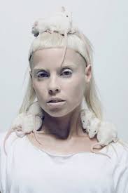 Rats And Shoulders Of Yo Landi Vi Er Of Die Antwoord Yolandi Visser Die Antwoord Female Musicians