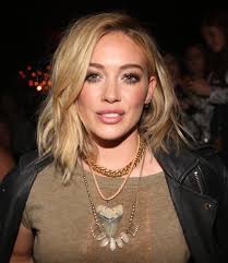 Anne hathaway presents her beautiful face with this short hairstyle. Pin By Courtney Lilly On Hilary Duff Hilary Duff Hair Hilary Duff Short Hair Hillary Duff Hair