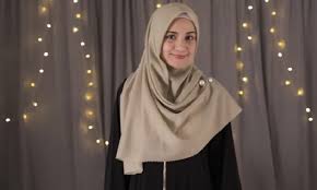 Bila dilihat, tutorial hijab menutupi dada ini praktis. Pakai Peniti Bohlam Ini Tutorial Hijab Tutup Dada Ala Shireen Sungkar Okezone Muslim
