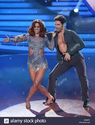Dancit workshop mit christian polanc tanzschule traumtänzer berlin. Die Sangerin Vanessa Mai Und Der Professionellen Tanzer Christian Polanc Tanz Wahrend Der Rtl Tanz Zeigen Let S Dance In Koln 17 Marz 2017 Foto Rolf Vennenbernd Dpa Stockfotografie Alamy