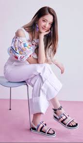 Fromis 9 Gyuri Feet R Kpopfeets Kpopfeets Kpop Kpop Girls Fashion Fashion Idol