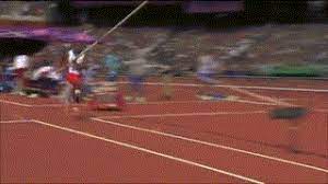 Ce sport consiste, à l'aide d'une perche, à prendre une course d'élan et sauter le plus haut possible sur un sautoir afin de franchir une barre sans la faire tomber. Les Gifs Qui Ont Marque L Annee 2012