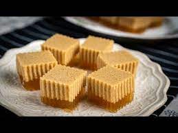 Panaskan sedikit air, gula melaka, daun pandan. 20 Kuih Ideas In 2021 Asian Desserts Malaysian Food Malaysian Dessert