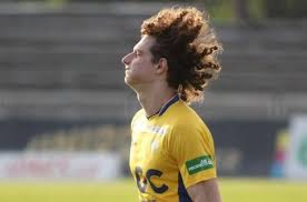 With the two defenders' hairstyles so similar. Efotbal Cz Rozhovory Teplicky Kral A La Cesky David Luiz Navrat Do Edenu Muze Se Stat Cokoliv Slavii Mam Porad Rad