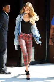 In addition to this, she has received death threats and the address of gigi hadid has been leaked. Gigi Hadid Tragt Mari Spotted Choo World Jimmy Choo