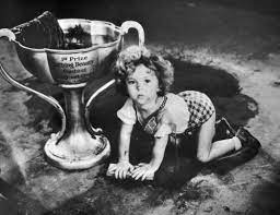 Shirley temple was easily the most popular and famous child star of all time. Peacocklane Shirley Temple Photographed By Harry Redyl In Early 1930s Kid In Hollywood 1933 Baby Burle Shirley Temple Shirley Temple Black Shirley