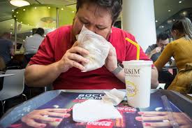 Vă recomandăm cea mai bună pleșcavița a la brigitte și florin. Am Mancat Cele Mai Proaste Shaorme Din BucureÈti Ca SÄ N O Faci Tu