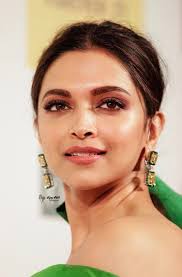 Deepika Padukone Biography Age Height Net Worth Family Movies Buzzzfly Deepika Padukone Style Deepika Padukone Hair Celebrity Makeup Looks
