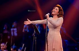 احتفلت الممثلة المصرية صابرين بتخرج ابنها البكر نور وحصوله على تقدير امتياز في الجامعة، فشاركت جمهورها سعادتها بهذه المناسبة ونشرت صورة لابنها مع رسالة تهنئة له قالت فيها :مبروك يانور يا حبيبي التخرج بإمتيازـ نور. Ø£ØµØ§Ù„Ø© ØªØ¯Ø¹Ù… Ø§Ù„Ù…Ù…Ø«Ù„Ø© Ø§Ù„Ù…ØµØ±ÙŠØ© ØµØ§Ø¨Ø±ÙŠÙ† Ø¨Ø¹Ø¯ Ø®Ù„Ø¹Ù‡Ø§ Ø§Ù„Ø­Ø¬Ø§Ø¨