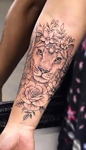 70 Female And Male Lion Tattoos Tattoo Tatoo Feminine Tattoofeminin In 2020 Female Lion Tattoo Tattoos Thigh Tattoos Women