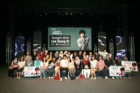 Lee seung gi is my first best actor. Tonight With Lee Seung Gi In Malaysia Group Photo With Fans Jazzy Group Of Companies