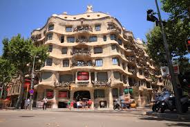 L' eixample es una de las zonas más grandes de barcelona, abordando todos los barrios más importantes de la ciudad (el barrio gótico, el born, el poble sec, grácia, el raval, poble nou y. Guia Completa Para Descubrir El Eixample De Barcelona