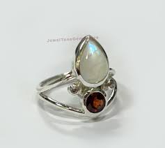 Mothers Ring Garnet