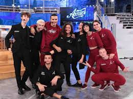 Il conduttore del programma, ivan urgant (qui nei panni del presentatore giovanni urganti) e. Concorrenti Serale Amici 19 Tutti I Nomi 6 Cantanti E 4 Ballerini