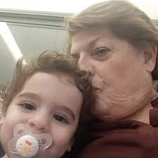 אז בואו ונדבר עליו קצת.... הג'ינג'ר. שעונה גם לשם הישראלי "זנגוויל" שניחן  בהקלה על כאבי מחזור, כאבי בטן, ועוד ועוד סגולות שלא הכרנו. אבל חוץ מלהוסיף  אותו בתה, אין לי רעיונות נוספים