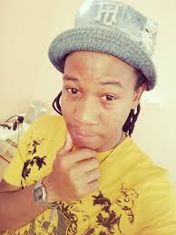 I received an 85 year old patient with vaginal bleeding.... Just hearing  the motive for consultation, the diagnostic hypothesis was serious; a  gynecological cancer. A vaginal evaluation at speculum showed at first