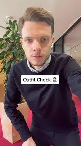 Alex Wunder's Instagram, Twitter & Facebook